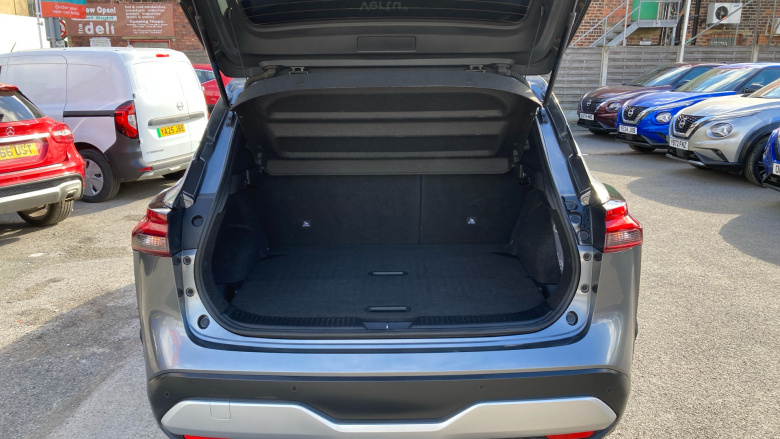 Nissan Qashqai 1.3 DiG-T MH N-Connecta 5dr Petrol Hatchback